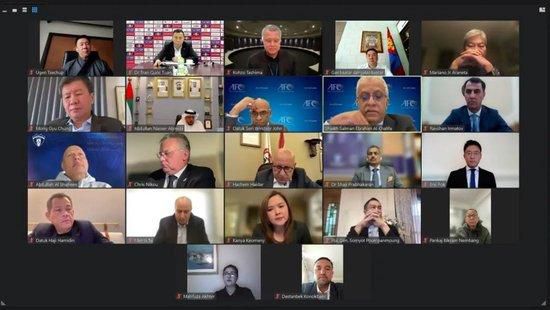 护士穿着白丝被医生摸动图
